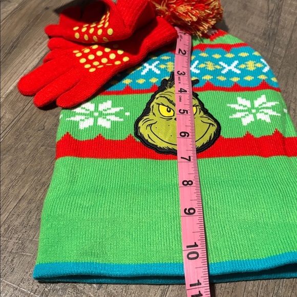 The Grinch 2 pc.Pom Pom Knit Cuffed beanie hat & gloves set,Christmas warm hat - Picture 9 of 9